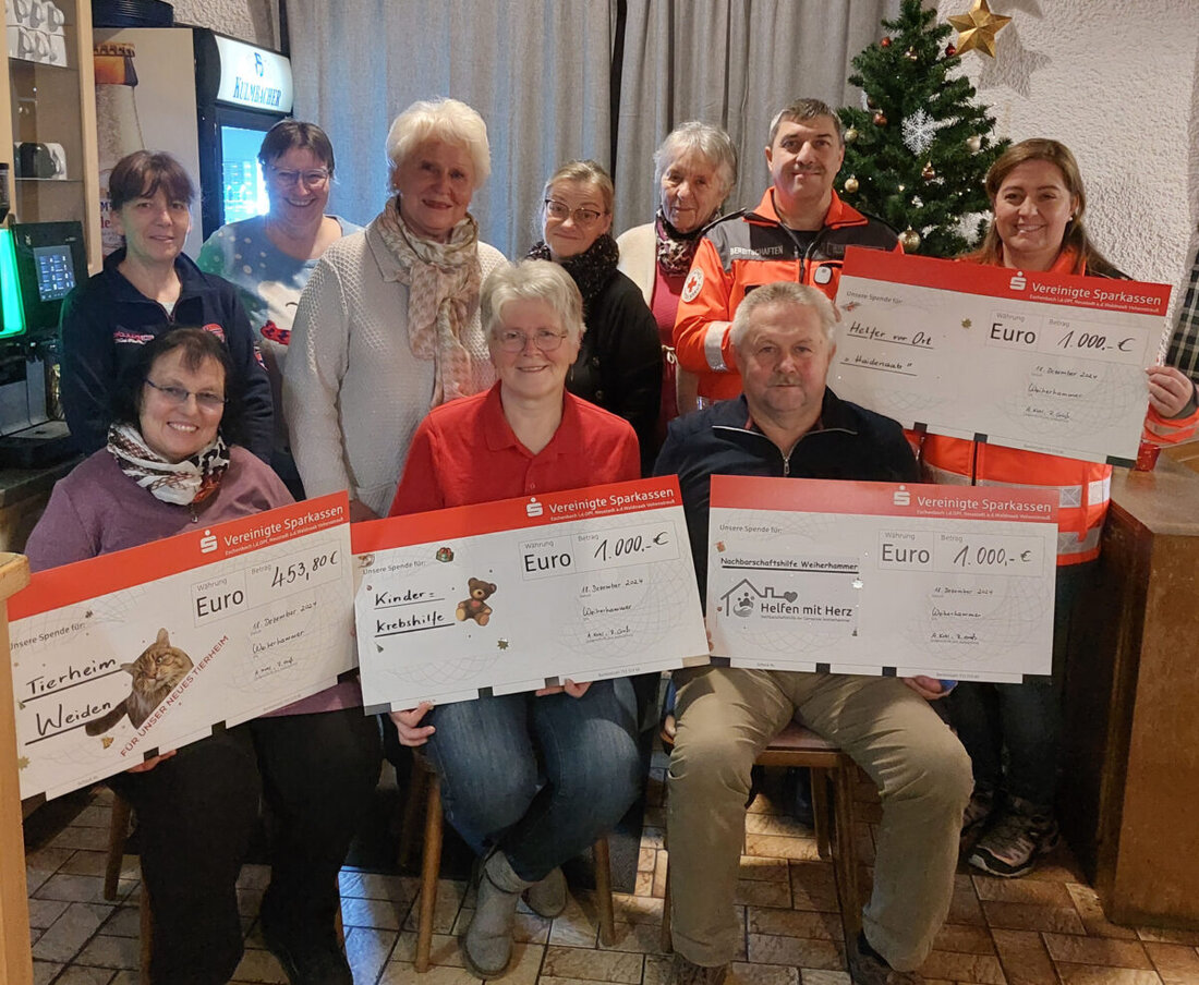 Weiherhammer. Der jährliche Weihnachtsbasar der Bastelgruppe Weiherhammer bot eine beeindruckende Vielfalt an handgemachten Waren.