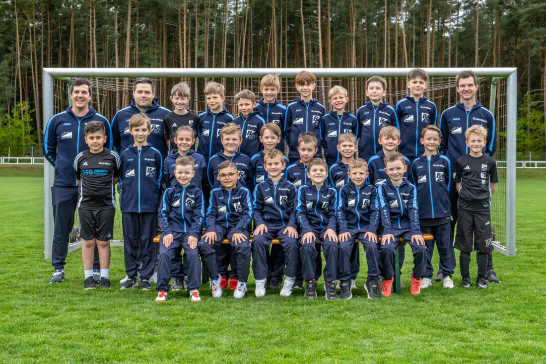 Luhe-Wildenau. Am 01. Juni 2025 verwandelt sich das Gelände des SC Luhe-Wildenau in eine große Fußballarena für die Jugend: 40 Mannschaften von der G- bis zur E-Jugend treten beim Höhbauer Junior Cup gegeneinander an – ein echtes Mammutprojekt, das in dieser Form im Landkreis seinesgleichen sucht. Verantwortlich für dieses sportliche Großereignis zeichnen sich die drei örtlichen Vereine TSV Neudorf, FC Luhe-Markt und SC Luhe-Wildenau, die mit viel Engagement und Teamarbeit ein Turnier für die ganze Region auf die Beine gestellt haben.