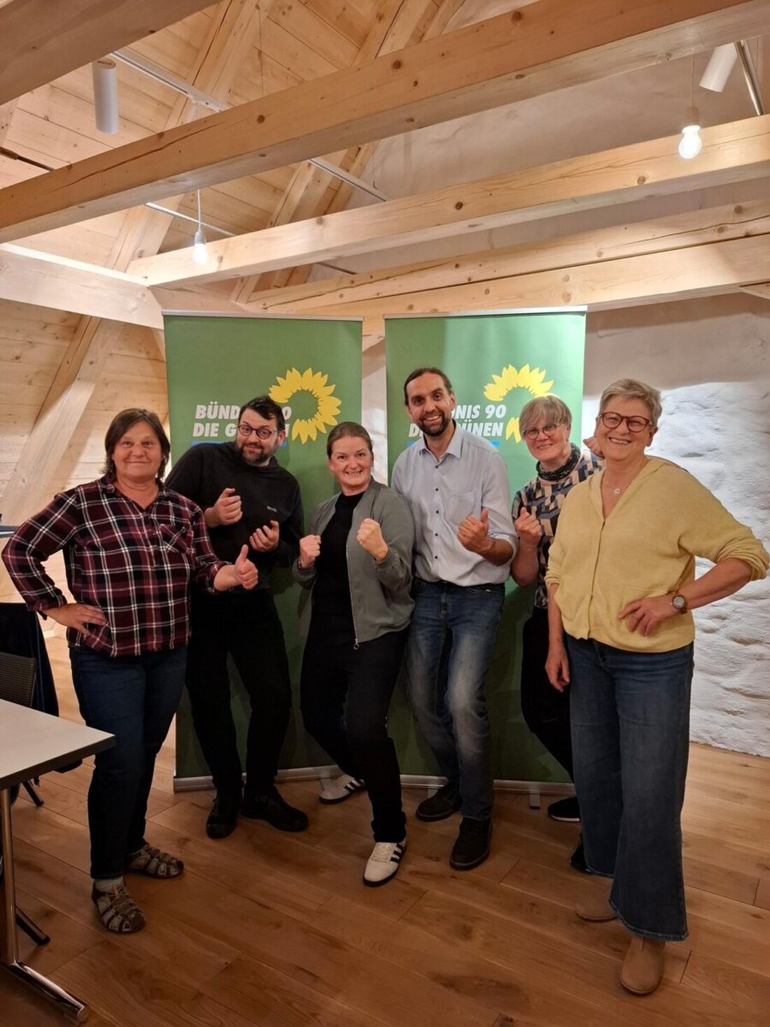 Erbendorf. Bundestagsabgeordnete Tina Winklmann (BÜNDNIS 90/DIE GRÜNEN) spricht über ihre Erfahrungen im Parlament und betont die Wichtigkeit von Klimaschutz und konstruktiver Oppositionsarbeit. Sie erinnert an die professionelle Haltung ihrer Fraktion bei wichtigen Abstimmungen und freut sich auf das Kemnather Wiesenfest.