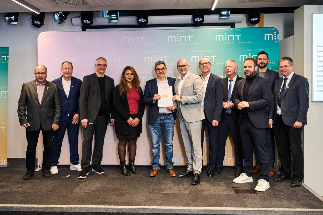 München. In den Münchner Räumen von Google Germany wurden vergangene Woche neben der Realschule am Tor zur Oberpfalz noch weitere Schulen aus Bayern als „MINT-freundliche Schule“ und „Digitale Schule“ ausgezeichnet. 