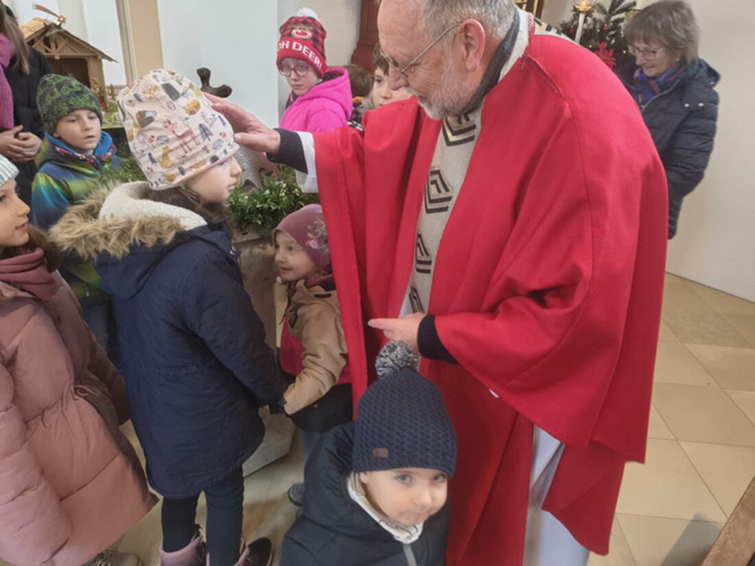 Leuchtenberg. Beim Gottesdienst am zweiten Weihnachtsfeiertag wurde bereits der Johanniswein gesegnet. 