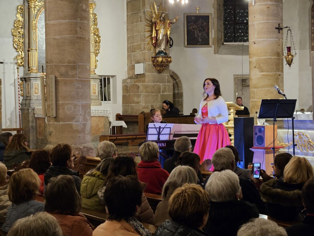 Kemnath. Teresa Hoerl und Christiane Klonz begeisterten mit ihrem Kirchenkonzert, das Teil des Rahmenprogramms zur Kemnather Passion war. Sie boten eine Mischung aus klassischen Werken und modernen Klangbildern.