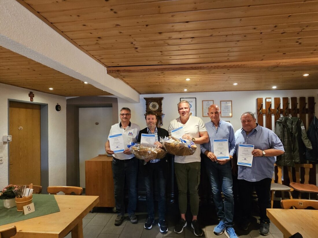 Reuth bei Erbendorf. Die Metallinnung Nordoberpfalz ehrte am Freitag langjährige Prüfer. Geehrt wurden Prüfer für bis zu 30 Jahre Engagement im Ehrenamt.