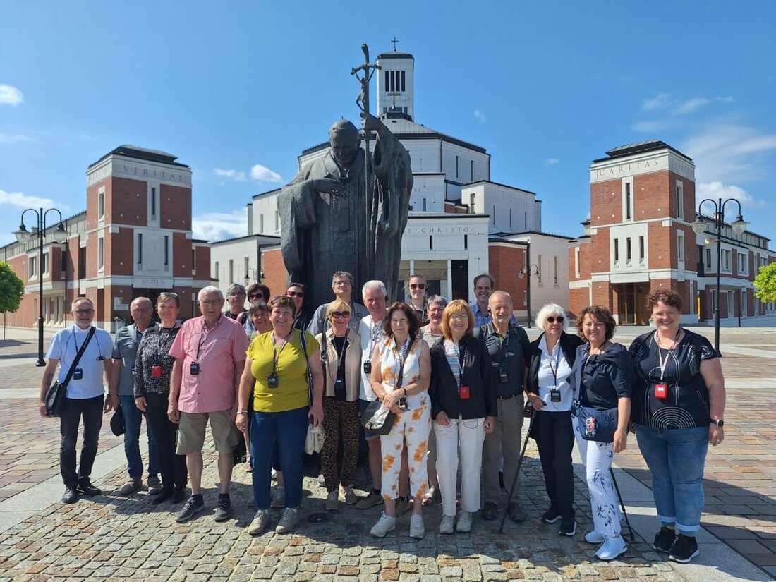 Weiden. Eine Pilgerreise führte die Pfarrei St. Josef unter Begleitung Dr. Matthias Kneips nach Polen, wo historische und spirituelle Orte besucht wurden.