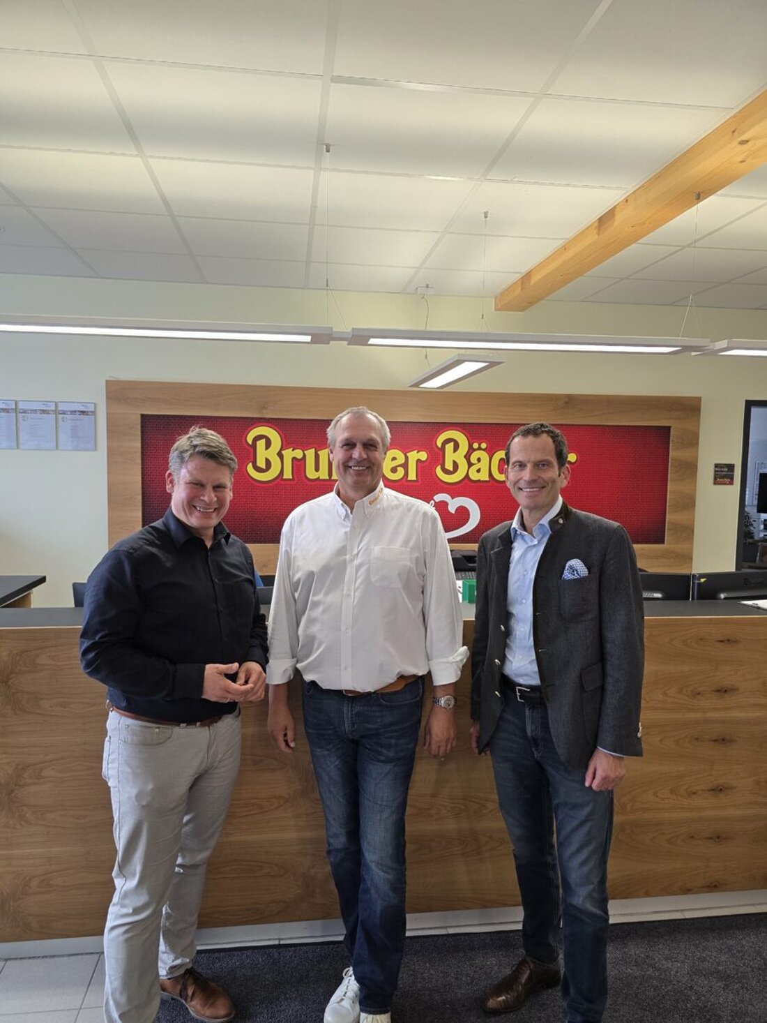 Weiden. In der Backstube duftet es nach frischen Semmeln, in den Büroräumen wird an digitalen Lösungen gearbeitet – und überall spürt man: Bei Brunner Bäcker geht Handwerk und Unternehmertum Hand in Hand.