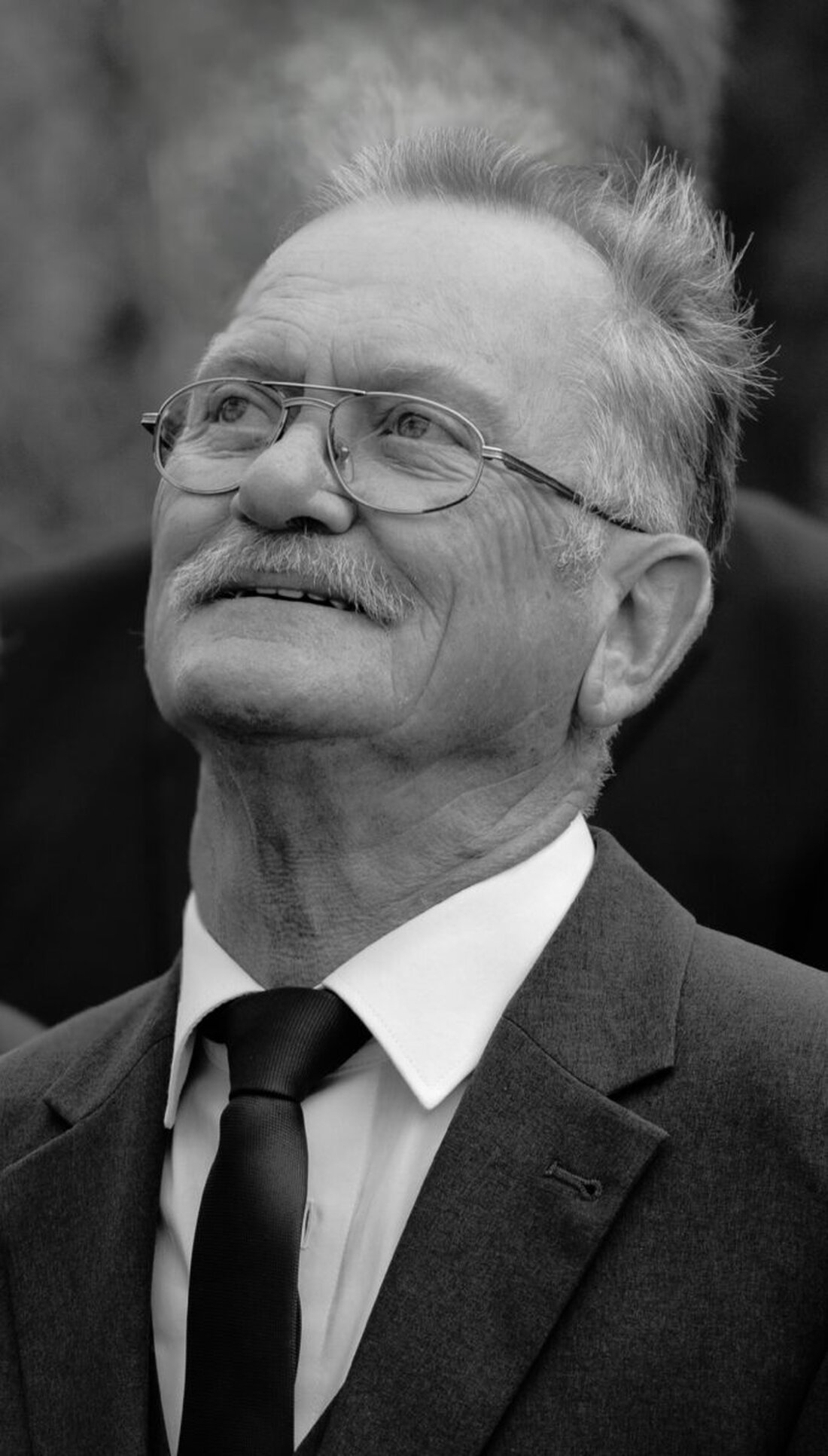 Weiherhammer. Harry Berl, im Alter von 73 Jahren verstorben, hinterlässt eine trauernde Familie und Pfarrgemeinde. Er engagierte sich signifikant in der Kirchenverwaltung und als Mesner, sowie ehrenamtlich in verschiedenen Bereichen.