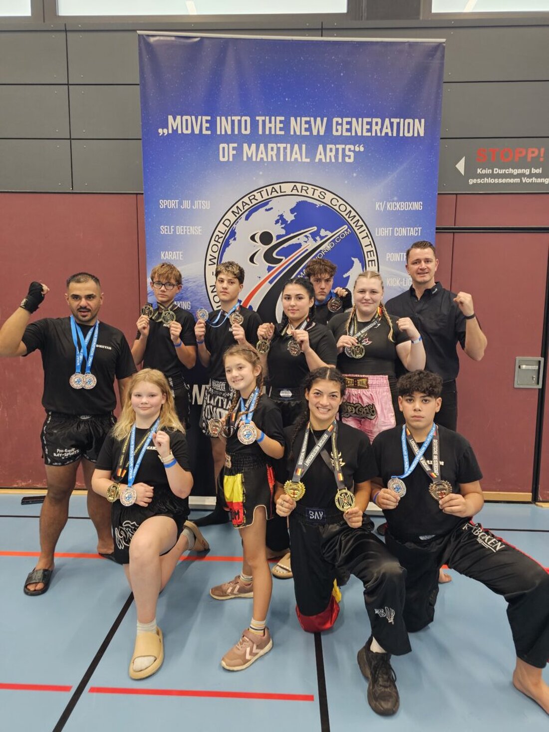 Amberg. Der Kickboxclub Amberg glänzt bei der Deutschen Meisterschaft in Ebern: Zehn Athletinnen und Athleten holten 20 Medaillen, davon sieben in Gold.