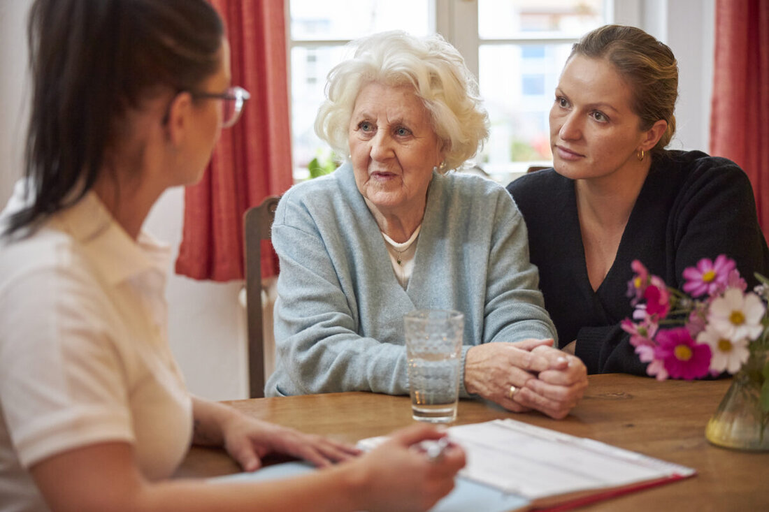Weiden. Die Johanniter stellen mit dem Ratgeber Abschiedslotse eine kostenlose Hilfe für die letzte Lebensphase vor, mit Checklisten, Vorlagen und Tipps. Download und Bestellung sind möglich.