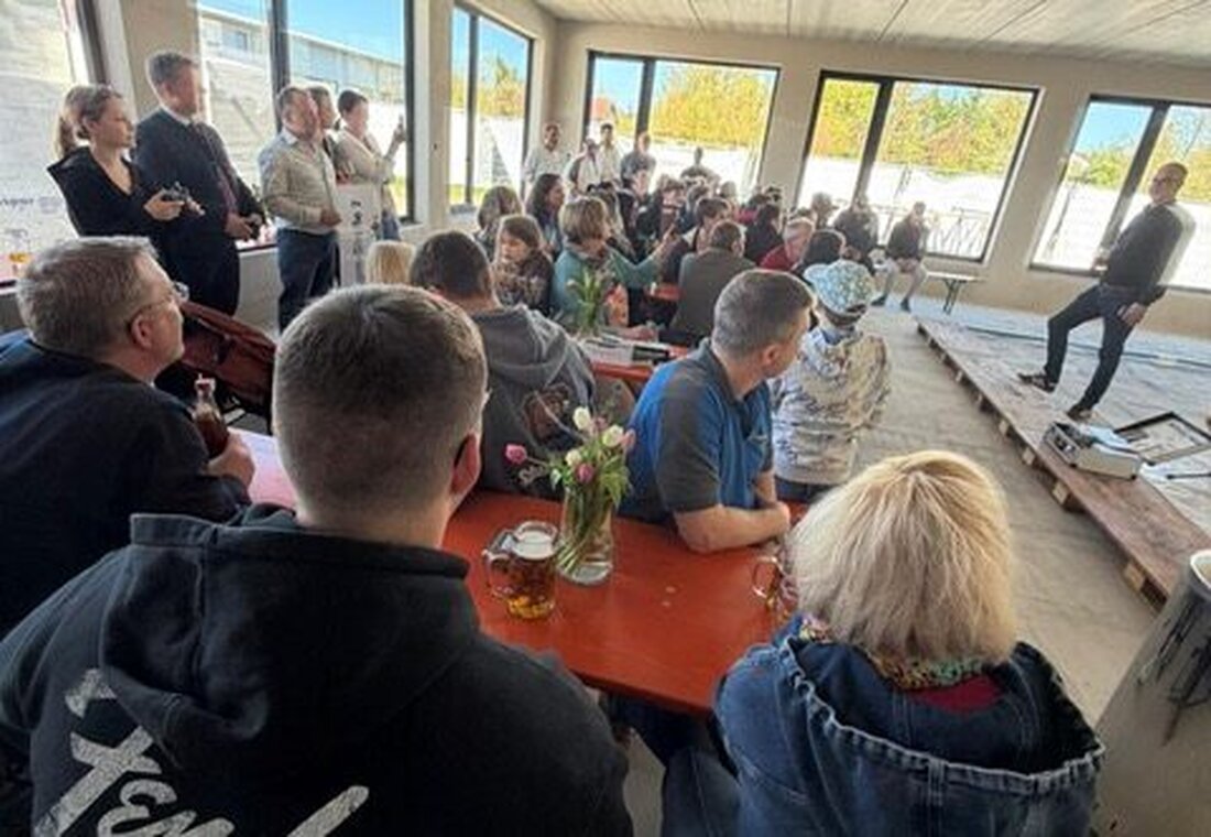 Weiden. Mit einem Hebfest am 24. April 2026 feiert das Zahnzentrum Weiden den Baufortschritt seines neuen Dentallabors. Roboter, digitale Prozesse und 1.100 Quadratmeter setzen ein Zeichen für Innovation in der Region.