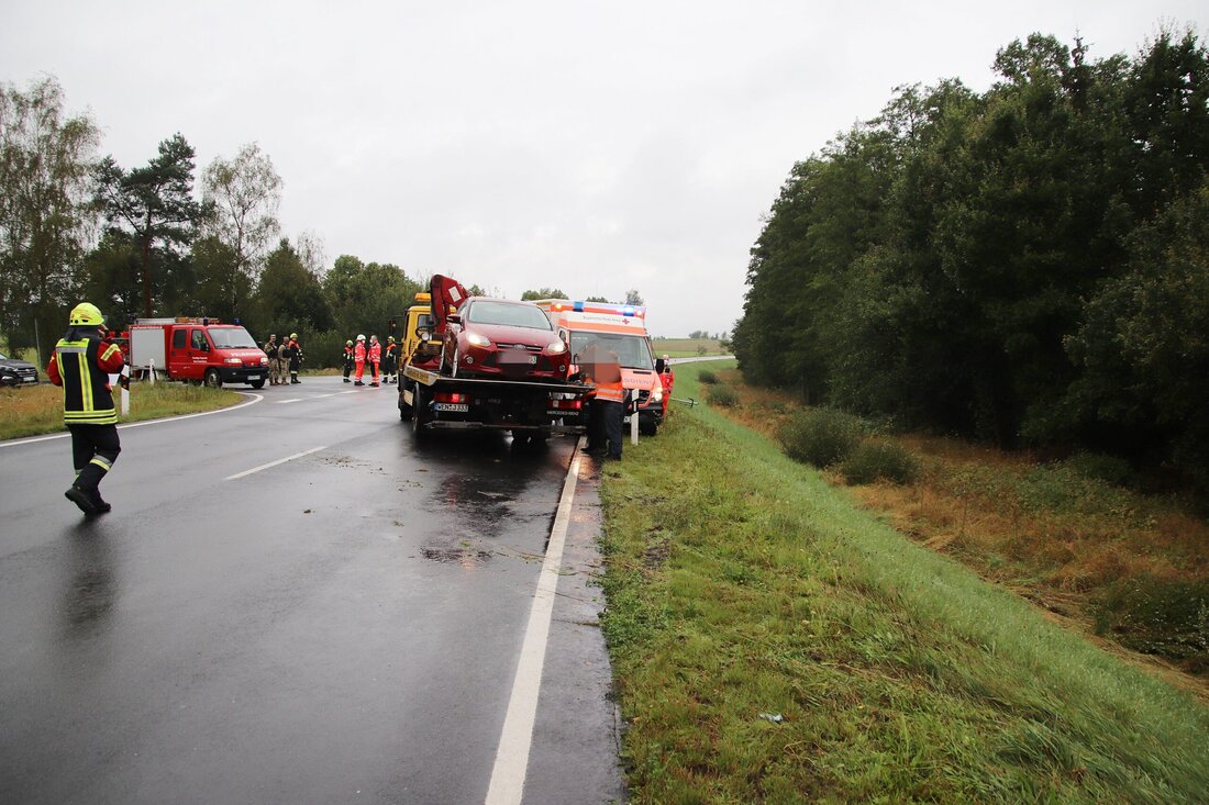 Kaltenbrunn. Auf regennasser Fahrbahn kam heute eine Autofahrerin bei Kaltenbrunn von der Fahrbahn ab, als sie einem entgegenkommenden Auto auswich.   Nur durch ein Ausweichmanöver konnte eine Grafenwöhrerin gerade noch einen [&hellip;]
