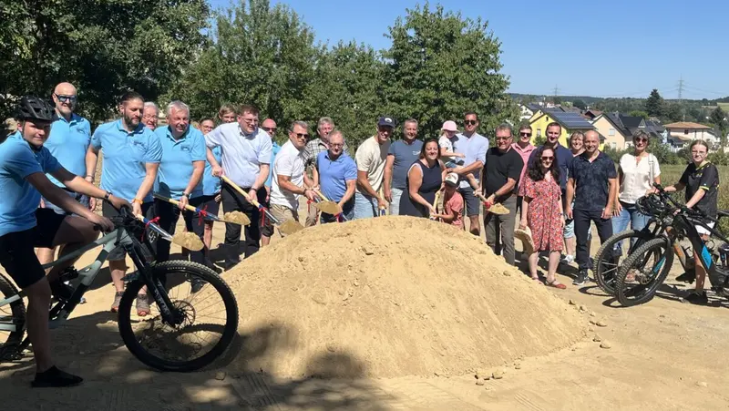 Aus einer Idee wird Wirklichkeit – Spatenstich für den Pumptrack in Windischeschenbach