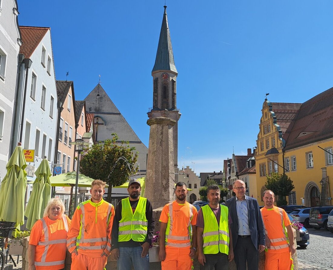 Kemnath. Drei Migranten wurden erfolgreich aus einer Flüchtlingsunterkunft in den Arbeitsmarkt, spezifisch in den örtlichen Bauhof, integriert.