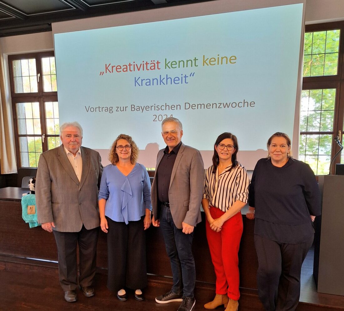 Tirschenreuth. Am 23. September 2024 fand im Landratsamt das erste Demenzforum statt, hervorgehoben wurde die wichtige Vernetzungsarbeit. Wissensaustausch und praktische Tipps für Angehörige standen im Mittelpunkt.