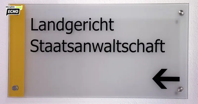 Zwei Jungen jahrelang gequält? Mutter und Stiefvater vor dem Landgericht Regensburg