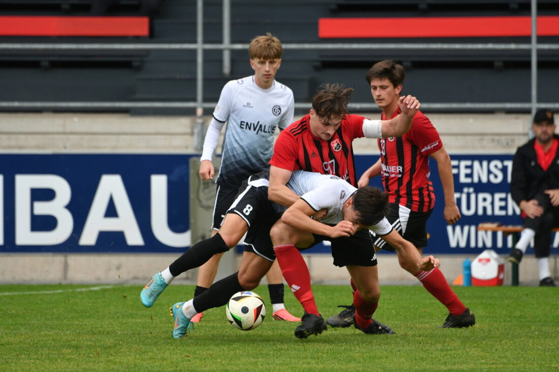Luhe-Wildenau. Der SC Luhe-Wildenau feiert am 15. Spieltag der Landesliga Mitte einen hart erkämpften 2:1-Heimsieg gegen den 1. FC Passau. Dank einer leidenschaftlichen Leistungssteigerung im zweiten Durchgang belohnt sich die Heimmannschaft vor 150 Zuschauern für ihren hohen Aufwand und sichert sich extrem wichtige Punkte auf dem eigenen Konto.