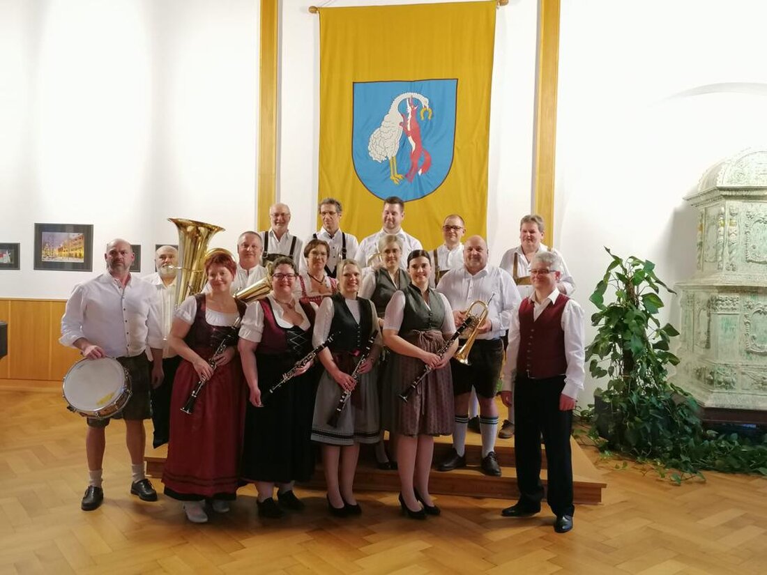 Vohenstrauss. Zum 25-jährigen Bestehen lädt die Blasmusik Vohenstrauss am 6. April 2025 zu einem Frühjahrskonzert ein, Eintritt ist frei.