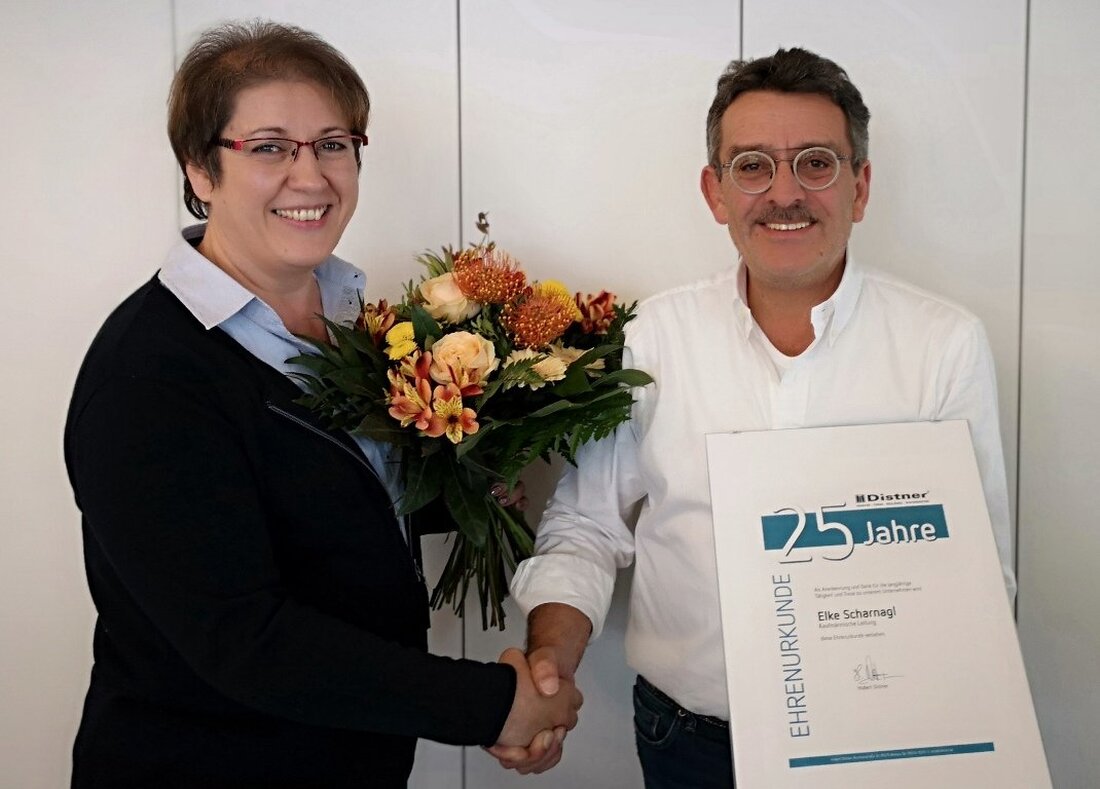 Altenstadt/WN. Ein Vierteljahrhundert bei ein- und demselben Arbeitgeber: Elke Scharnagl bleibt ihrer Arbeit schon seit 25 Jahren treu.  25 Jahre – das ist eine Hausnummer! Das Firmenjubiläum war bei  Fenster und [&hellip;]