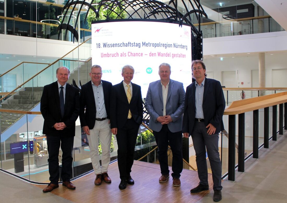 Amberg. Der 18. Wissenschaftstag der Europäischen Metropolregion Nürnberg findet am 11. Juli in Amberg statt, um unter dem Motto „Umbruch als Chance – den Wandel gestalten“ Perspektiven für die Zukunft zu entwickeln. Die Veranstaltung, die kostenfrei ist und eine Anmeldung erfordert, vernetzt Teilnehmende aus Wissenschaft, Wirtschaft und Politik und bietet Panels zu Innovation und Nachhaltigkeit.