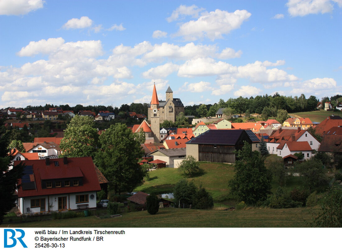 Tirschenreuth. Am kommenden Sonntag dreht sich in der Sendung “weiß blau” im Bayerischen Fernsehen alles um den Landkreis Tirschenreuth. Landrat Wolfgang Lippert hat den Beitrag vorab gesehen – und empfiehlt, [&hellip;]