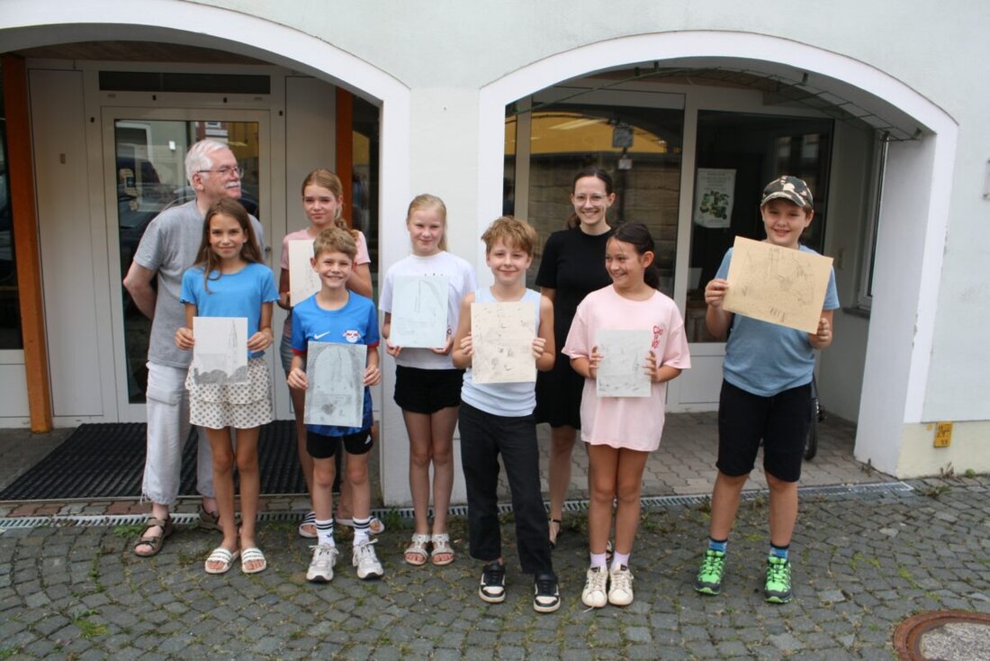 Kemnath. Im Musikeum lernten vier Mädchen und drei Burschen beim Ferienprogramm-Zeichenkurs des Arbeitskreises von Rainer Sollfrank und Jennifer Zapf, wie mit schwungvollem Strich Kontrast und Perspektive wirken.