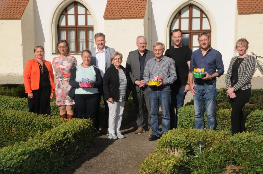 Amberg-Sulzbach. 26 Osterbrunnen im Landkreis zogen viele Besucher an und wurden für ihre einzigartige Gestaltung ausgezeichnet. Landrat Richard Reisinger lobte die Arbeit der Gemeinden, die zur Attraktivität der Region im Frühling beiträgt.