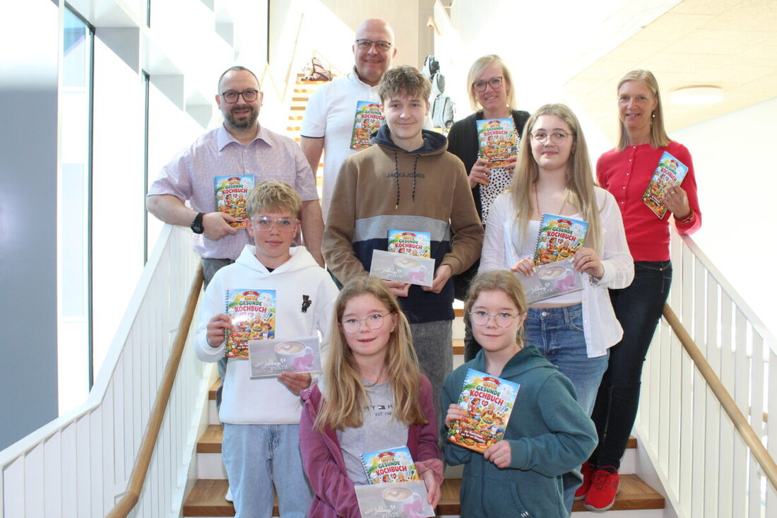 Kemnath. An der Realschule am Tor zur Oberpfalz ist Das gute gesunde Kochbuch entstanden. Die Schulfamilie lieferte Rezepte, bei einer Ehrung wurden die besten vier Beiträge für Gesundheit und Alltagstauglichkeit ausgezeichnet.