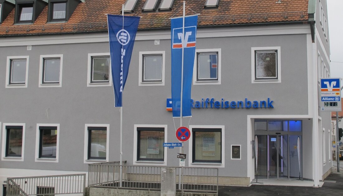 Neustadt/WN. Die Raiffeisenbank in Neustadt/WN feiert am Dienstag, den 08. November ihren 120sten Geburtstag. Das Team der Geschäftsstelle und Leiter Hans Hart wollen sich bei den Kunden für die Treue [&hellip;]