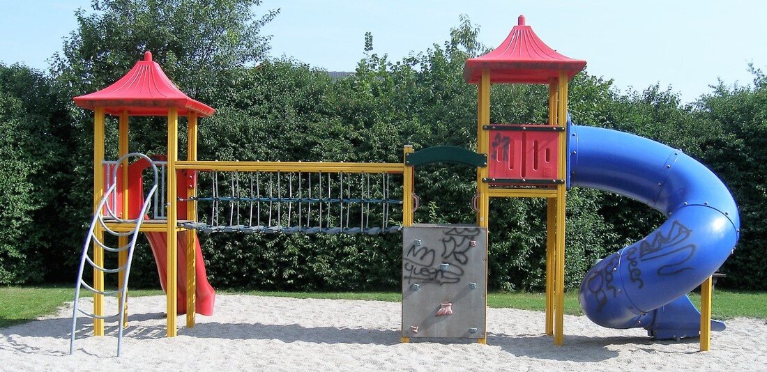 Etzenricht. Künstlerisch wertvoll sieht anders aus: Denn die Graffiti, die bislang unbekannte Täter bereits in der Nacht von Donnerstag auf Freitag im Etzenrichter Ortskern hinterlassen haben, sind nicht nur nicht [&hellip;]