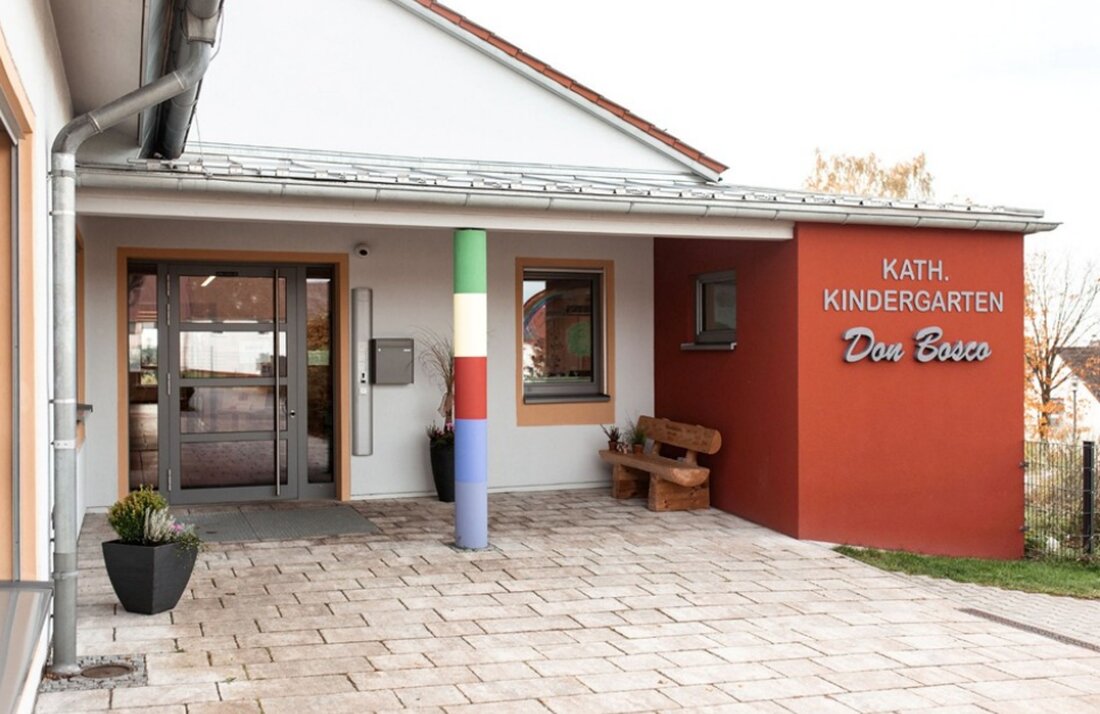 Vohenstrauß. Die Kindertagesstätte Don Bosco lädt am 19. Januar 2026 von 15 bis 17 Uhr zum Tag der offenen Tür ein. Familien besichtigen Krippe und Kindergarten, lernen das Konzept kennen; Voranmeldung bis 31. Januar 2026.