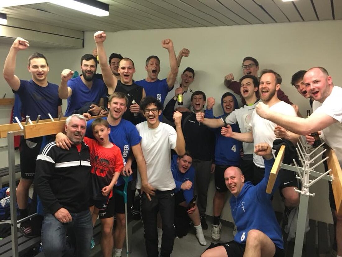 Weiden. Die Handballer des HC Weiden haben am Wochenende vor stimmungsvoller Kulisse einen Sieg gegen den HC Sulzbach-Rosenberg II eingefahren. Mit 25:23 ließen sie den direkten Konkurrenten um den ersten Nichtabstiegsplatz [&hellip;]