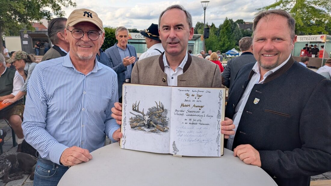 Tirschenreuth. Ob Classic Rock, Public Viewing, Jazz, Schlager, Lasershow, ABBA-, Phil-Collins- und 80er-Jahre-Kulthits, Familien- oder Jägertag: Der Förderverein Fischhofpark hatte für den diesjährigen KulturSommer ein Programm zusammengestellt, das in vier Wochen über 25.000 Besucher begeisterte. 