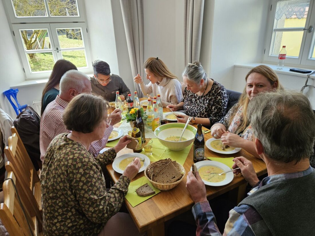 Böhmischbruck. Am Passionssonntag kamen rund 60 Besucher zum traditionellen Fastensuppenessen zusammen. Seit 1991 pflegt die Pfarrei diese Gemeinschaft, und der Erlös unterstützt Misereor.