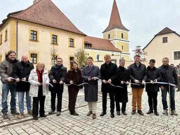Neuer Dorfplatz in Neunkirchen: Schon vor der Einweihung wurde gefeiert