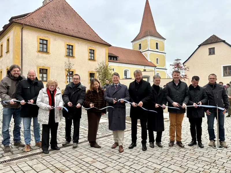 Neuer Dorfplatz in Neunkirchen: Schon vor der Einweihung wurde gefeiert