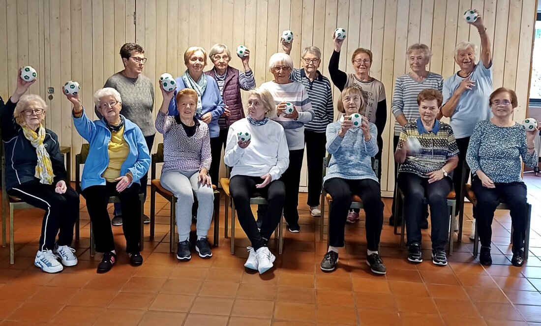 Weiden. Die Gymnastikgruppe des Frauenbundes St. Elisabeth feiert ihr 35-jähriges Bestehen mit wöchentlicher Seniorengymnastik und unterstützt seit 20 Jahren die Aktion "Weihnachten im Schuhkarton".