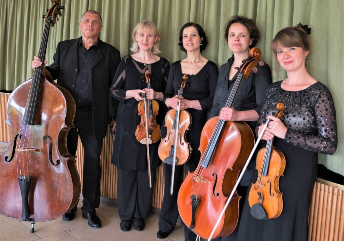 Vohenstrauß. Das 36. Rathauskonzert in der Evangelischen Stadtkirche wird von der Musikinitiative Vohenstrauß präsentiert und bietet ein Barockprogramm mit renommierten Künstlern wie Laura Demjan und Franz Vitzthum. Tickets für das Event am 19. Juli 2025 gibt es auf okticket.de.