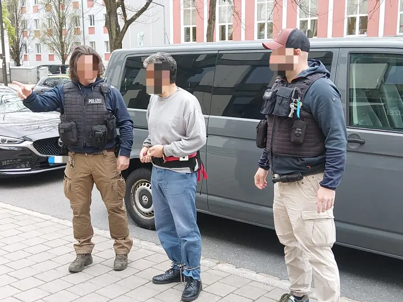 "Red Notice": International gesuchter Schleuser nach Weiden überstellt