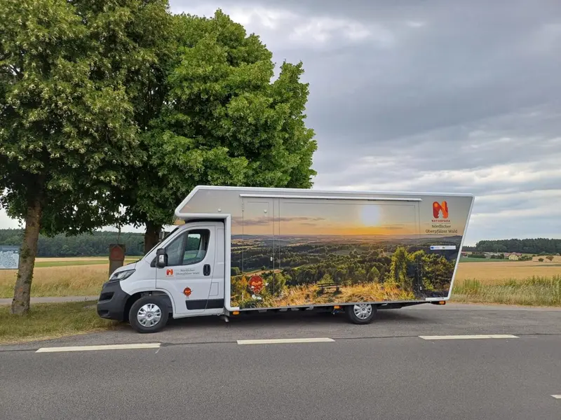 NEW Perspektiven: Naturpark-Mobil „Rolling NOW“ bringt Naturwissen auf Tour