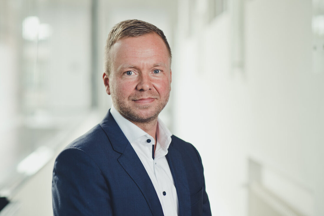 Amberg. Die Oberpfalz erhält aus dem Medien- und KI‑Budget über 700.000 Euro. MdL Bernhard Heinisch meldet neue Zusagen für Schulen, etwa in Hirschau und Vilseck. Das Portal sat:las erleichtert das digitale Antragsverfahren.