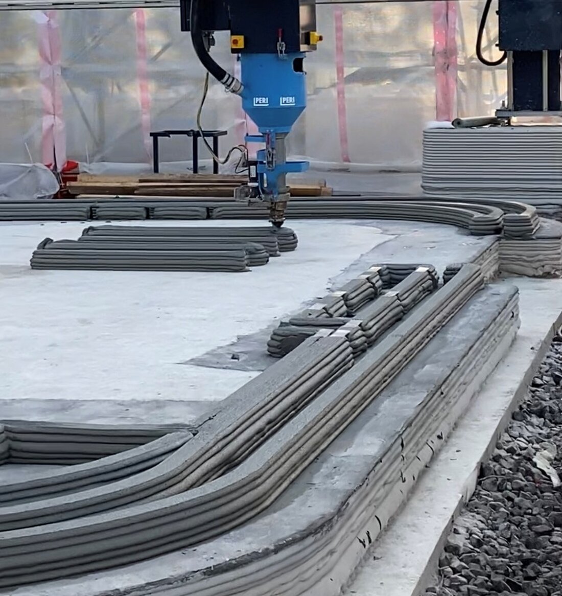 Mitterteich. Auch wenn das erste 3D-gedruckte Haus Deutschlands gerade in Nordrhein-Westfalen, konkret in Beckum entsteht, spielt ein Produkt aus Mitterteich dabei eine tragende Rolle. Der Schaumglas-Spezialist Glapor unterstützt diese ganz [&hellip;]