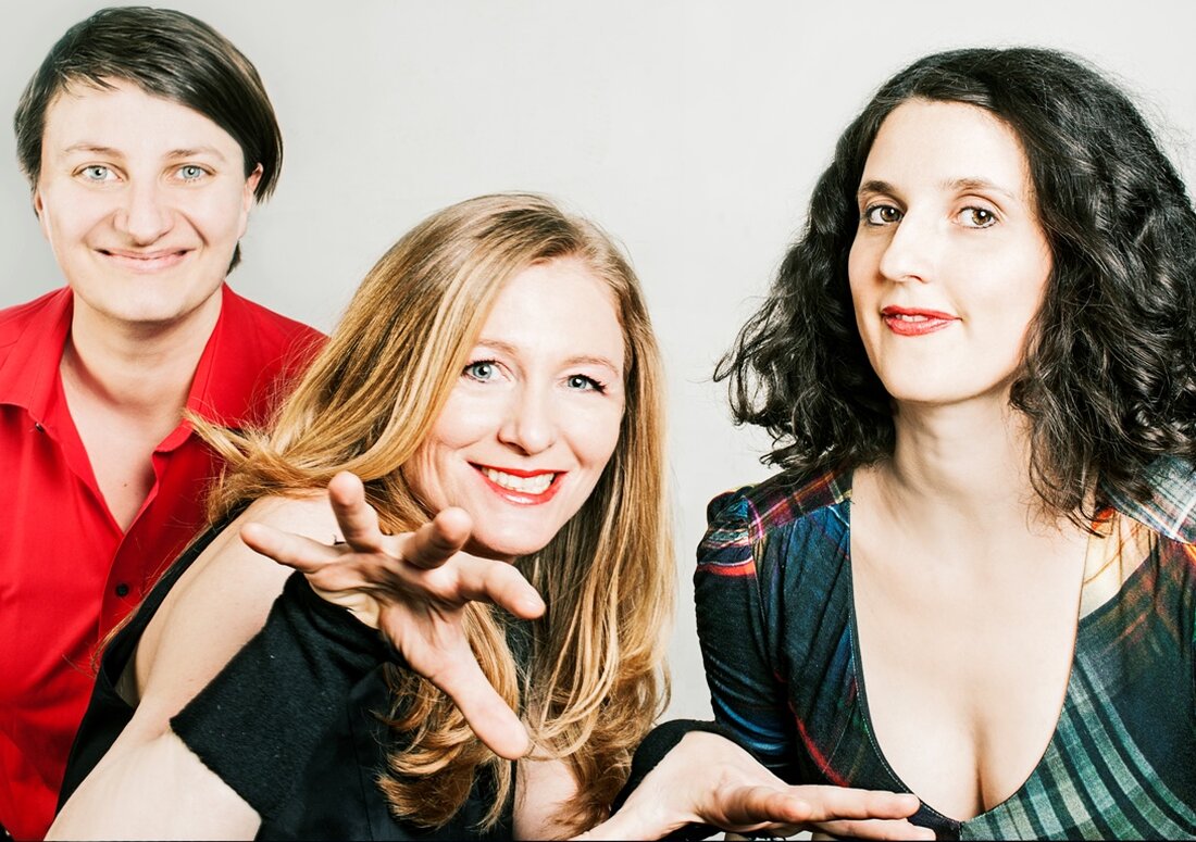 Windischeschenbach. Wärmend &amp; Herzlich! Spielerisch &amp; Sinnlich! Das Trio jazzt auf hohem Niveau, mischt Bayerisches mit Latin, Swing mit Pop und das ganz lässig dahin… Zusammen sind sie unschlagbar. Den dreistimmigen [&hellip;]