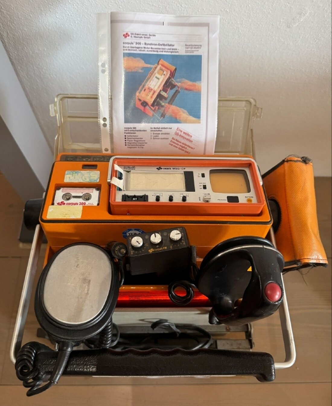 Auerbach. Das museum34 zeigt in der Sonderausstellung 140 Jahre BRK – Bereitschaft Auerbach den corpuls 300, einen prägenden Defibrillator der 80er. Geöffnet am Freitag, 3. Juli 2026, 17 bis 22 Uhr.