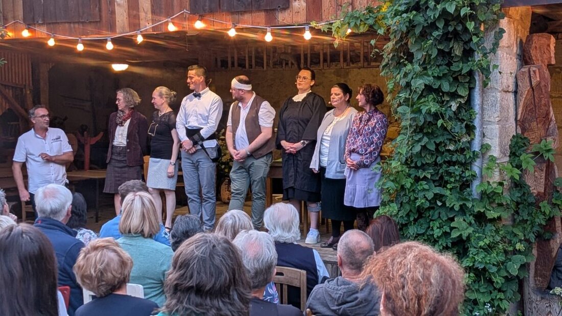 Eschenbach. Ein begeistertes Publikum erlebten die Theatervereine aus Eschenbach, Grafenwöhr und Kirchenthumbach beim gemeinsam veranstalteten Theatersommer. Gespielt wurde im stimmungsvollen Hof des Museums beim Taubnschuster, im ehemaligen Vermessungsamt sowie im neuen Eschenbacher Pfarrheim.