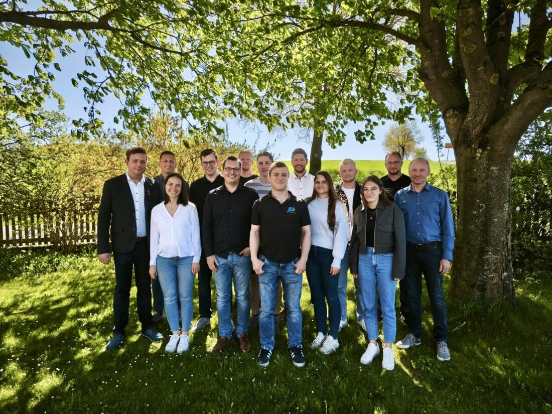 Spielberg. Am Sonntag fand die Generalversammlung der Jungen Union (JU) Waldthurn mit Neuwahlen beim Wirtsheiner in Spielberg statt. JU-Vorsitzender Christian Müller konnte hierbei neben der JU-Vorstandschaft und den JU-Mitgliedern auch den Bürgermeisterkandidaten und Fraktionsvorsitzenden, Georg Bocka und CSU-Ortsvorsitzenden Georg Stahl begrüßen.