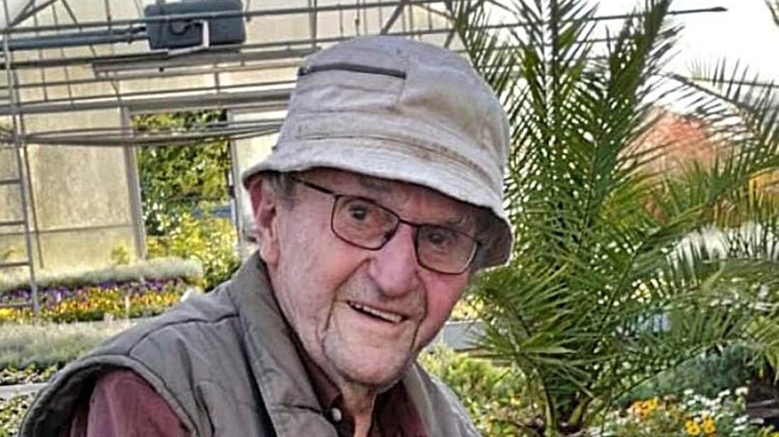 Weiden. Ein Leben voller Fleiß, Bescheidenheit und tiefer Liebe zur Natur ist zu Ende gegangen. Am 13. Januar verstarb Gärtnermeister Georg Gloßner im Alter von 90 Jahren. Die Beerdigung fand bereits auf dem Waldfriedhof Weiden statt. Mit ihm verliert die Stadt einen Mann, für den das Gärtnern Berufung und die Natur Heimat war.