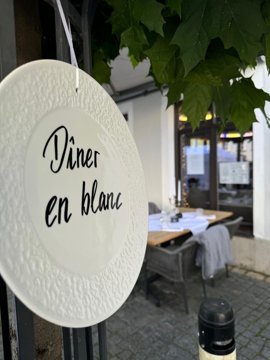 Weiden. Trotz offizieller Absage der „Weißen Sommerabende“ wird Weidens Altstadt an diesem Freitagabend ganz in Weiß erstrahlen. Nach dem kurzfristigen Rückzug mehrerer Sponsoren haben sich die Gastronomen zusammengeschlossen und organisieren mit der „White Night 2026“ ein stimmungsvolles Sommerfest mit Live-Musik, DJs und White Dinners.