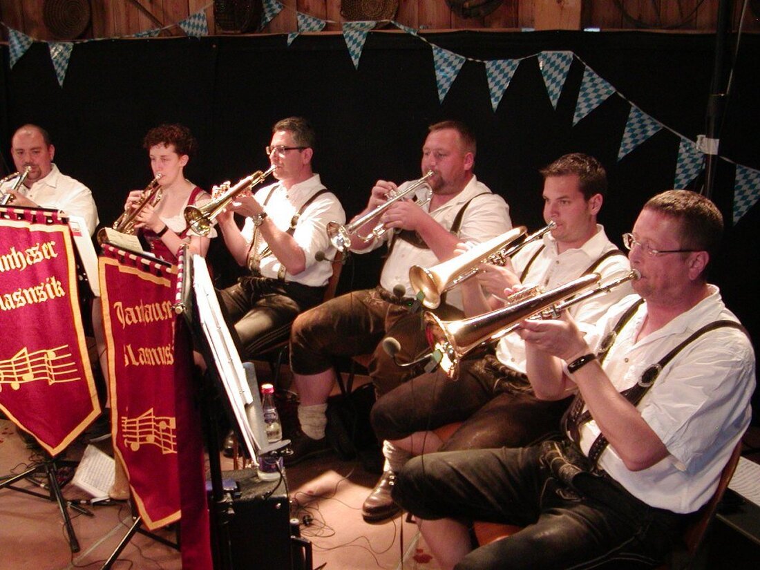 Hütten. Sichtlich erfreut zeigte sich der Präsident der Motorradfreunde Steinfels, Alex Winter, beim diesjährigen Helferfest in Hütten. „Viele Menschen haben geholfen, den Motorrad-Gottesdienst dieses Jahr wieder zu einem riesen Event [&hellip;]