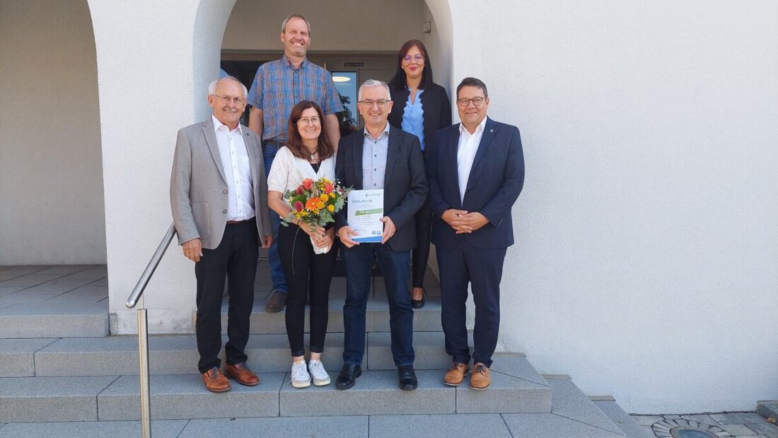 Wackersdorf/Steinberg am See. Daniel Fendl feiert 40 Jahre Mitarbeit in der Verwaltungsgemeinschaft, wo er zum Kämmerer und Geschäftsleiter aufstieg.
