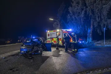 Betrunkener Autofahrer verursacht 7.000 Euro Schaden bei Burglengenfeld