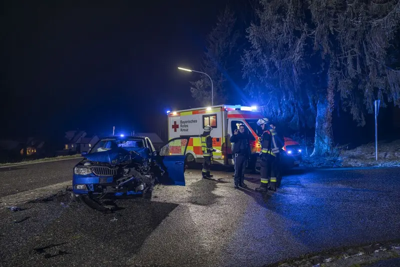 Unfall in Neunburg vorm Wald, zwei Verletzte, 40.000 Euro